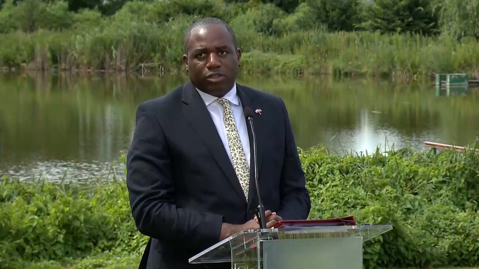 O ministro dos Negócios Estrangeiros do Reino Unido, David Lammy, fala numa conferência de imprensa em Chobielin, 7 de julho de 2024