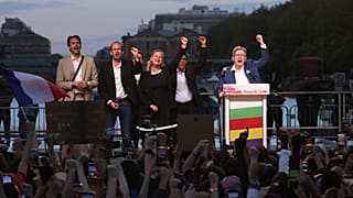 Выступление левых лидеров перед сторонниками в Париже.
