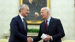 Joe Biden amerikai elnök Jens Stoltenberg NATO-főtitkárt fogadja a washingtoni Fehér Házban 2024. június 17-én