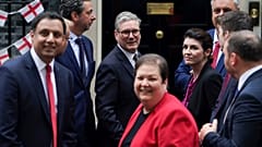 Keir Starmer y sus ministros, el 9 de julio en Londres.