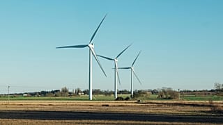 A energia eólica em terra em Inglaterra tem sido travada pela proibição de facto.