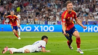 Dani Olmo celebra su tanto.