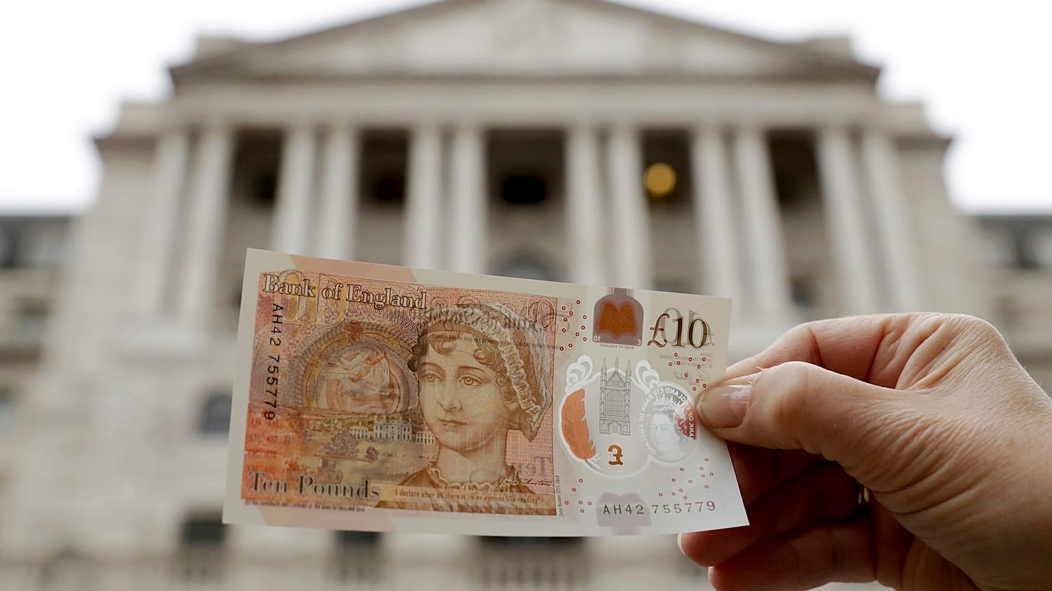 Pound ekonomik istikrar umutlarıyla yükseldi