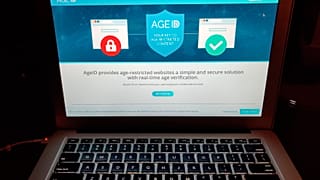 Un sitio web que muestra herramientas de verificación de la edad.