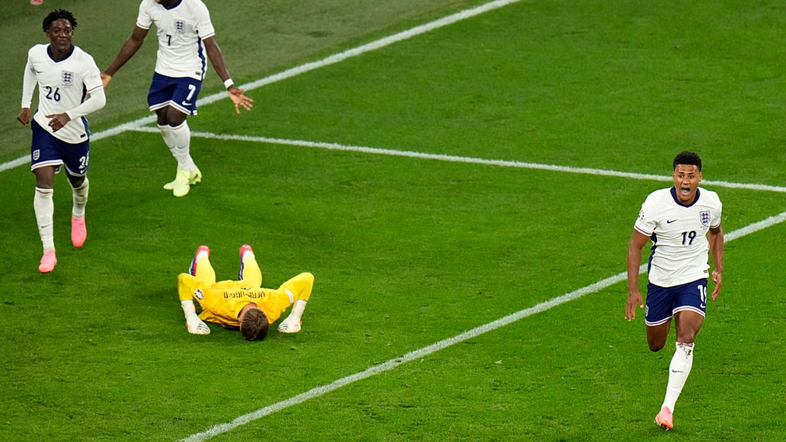 Watkins marca o golo da vitória da Inglaterra por 2-1 na meia-final do Euro 2024 contra a Holanda