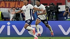 L'inglese Ollie Watkins festeggia dopo aver segnato il secondo gol della sua squadra durante la semifinale degli Euro 2024 con l'Olanda a Dortmund, 10 luglio 2024
