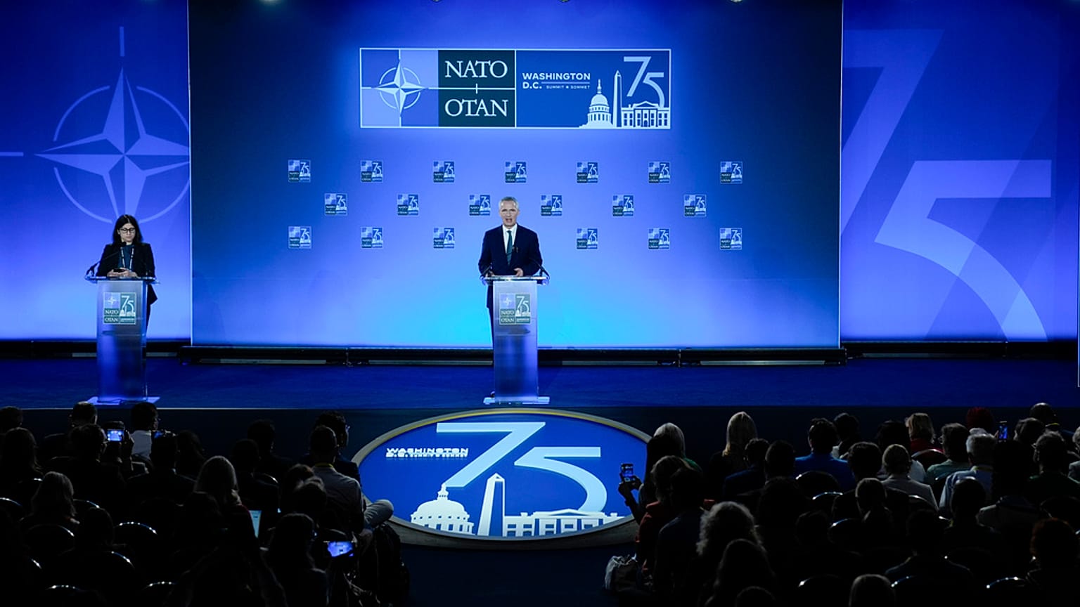 A NATO-főtitkár Jens Stoltenberg a NATO-csúcs zárórendezvényén