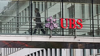  İsviçre'deki UBS Group AG merkezi arasında bulunan geçit, 7 Mayıs, 2024, İsviçre. (Fotoğraf: Getty Images)