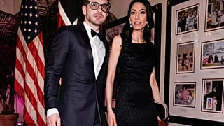 Alex Soros és Huma Abedin közösen érkezik egy Biden házaspár által adott vacsorára a Fehér Házba 2024. május 23-án