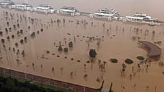 فيضانات على طول نهر بيغيانغ في مدينة تشينغيوان في مقاطعة قوانغدونغ جنوب الصين يوم الاثنين 22 أبريل 2024.