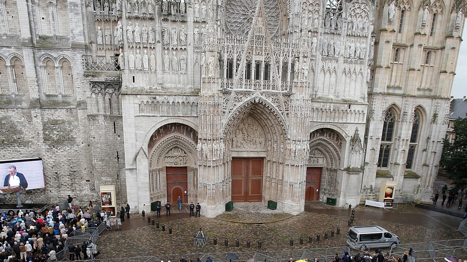 C'est la plus haute église de France, et l'une des plus hautes cathédrales du monde.