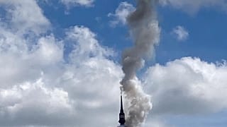 Rouen Katedrali'nin kulesinde restorasyon sırasında çıkan yangın. (Fotoğraf: AA)