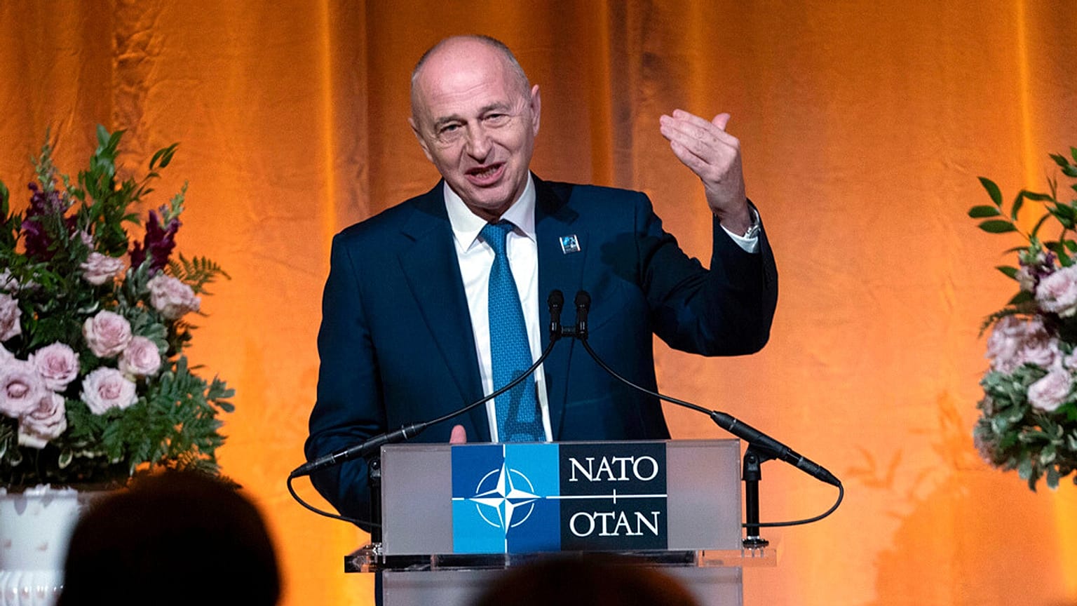 Mircea Geoana en la cumbre de Washington de la OTAN.