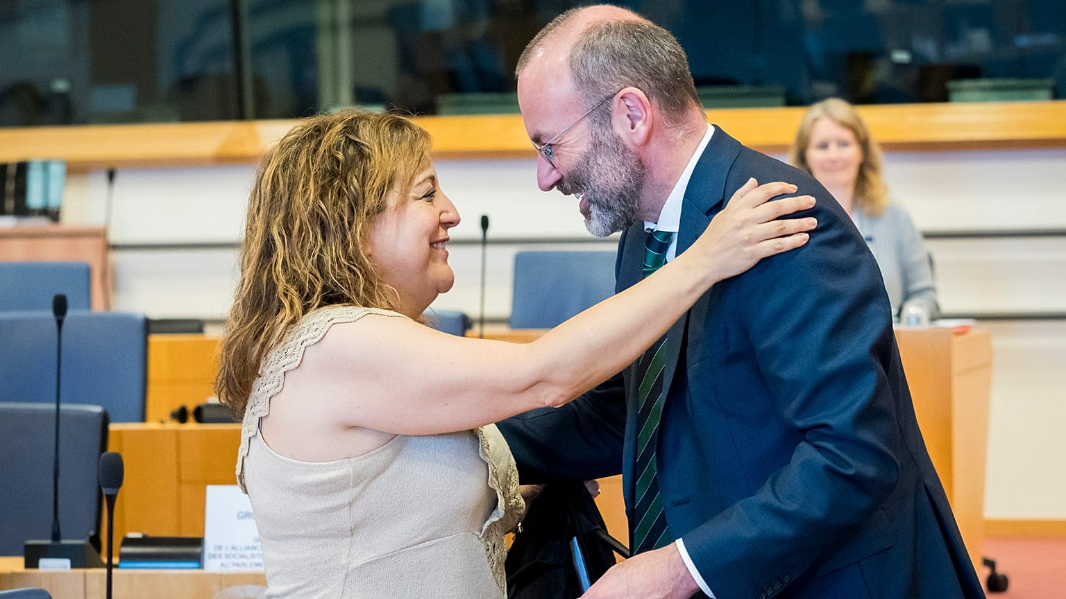 Iratxe García, a Szocialisták és Demokraták elnöke és Manfred Weber, az Európai Néppárt elnöke.