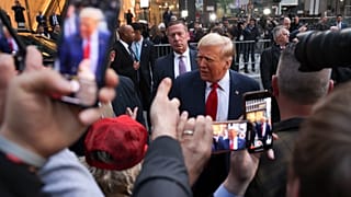 Meta, eski ABD Başkanı Donald Trump'ın sosyal medya hesaplarına uygulanan kısıtlamaların kaldırıldığını duyurdu.