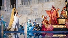 Az olasz Giuseppe Palella tervezte a jelmezeket 