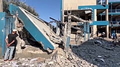 الجيش الإسرائيلي يستهدف مدرسة تؤوي نازحين في النصيرات
