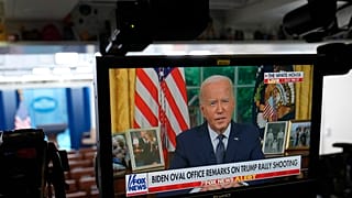 Başkan Joe Biden, Washington'daki Beyaz Saray'ın basın brifing odasında bir monitörde görülüyor, 14 Temmuz 2024