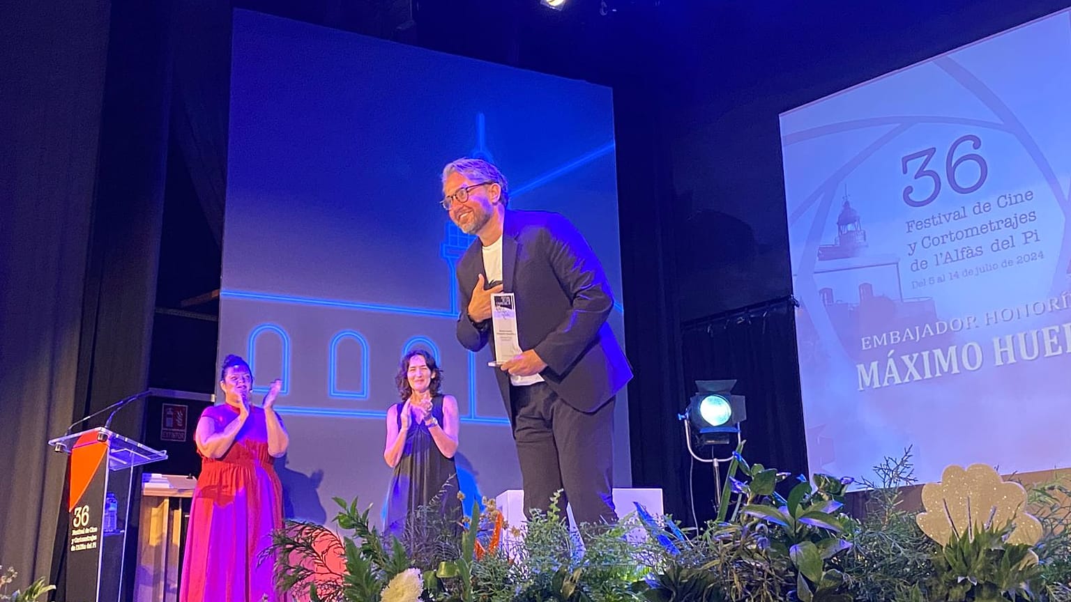 Máximo Huerta receives the title of ambassador of the l'Alfas del Pi film festival