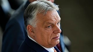 Поездки Виктора Орбана вызывают множество споров.