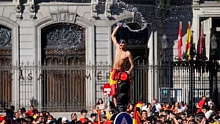 Nach dem Sieg gegen England bei der Europameisterschaft 2024 ist die spanische Fußballnationalmannschaft nach Hause zurückgekehrt.