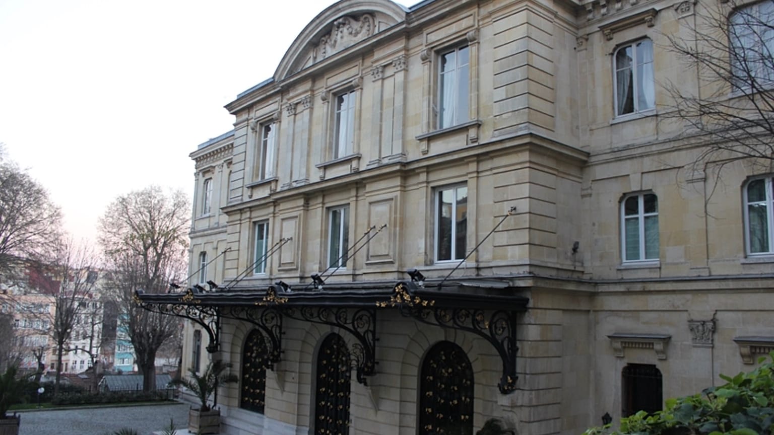 İstanbul'daki Pierre Loti Fransız Lisesi (Fotoğraf, Institut Français'nin resmi web sitesinden alınmıştır)