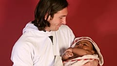 Die Geschichte hinter dem viralen Foto von Lionel Messi mit einem Baby Lamine Yamal 