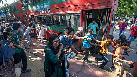 De violents affrontements au sujet du système de quotas dans les emplois publics font des dizaines de blessés au Bangladesh
