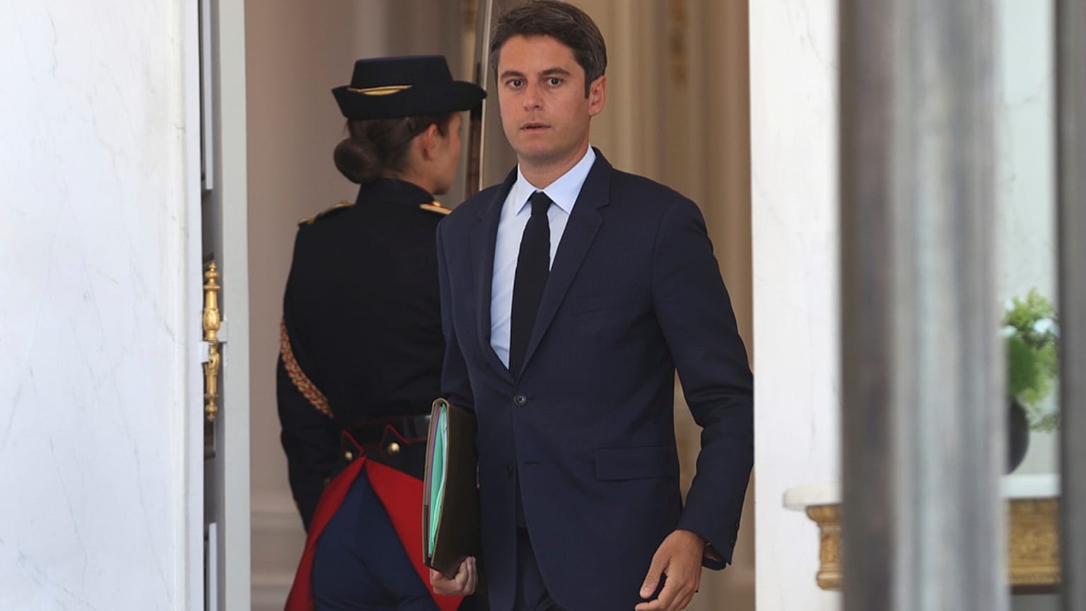 Gabril Attal já tinha pedido demissão, mas Macron não aceitou. 