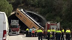 Ανατροπή λεωφορείου μετά από τροχαίο στην Καταλωνία