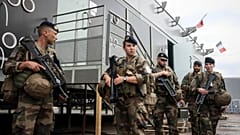 Französische Soldatinnen und Soldaten im Militarlager "Gefreiter Alain-Moumin" bei Paris.