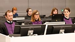 Staatsanwältin Gaia Pergolo und andere Personen nehmen am Prozess gegen das ehemalige UCK-Mitglied Pjeter Shala in Den Haag, Niederlande, teil.