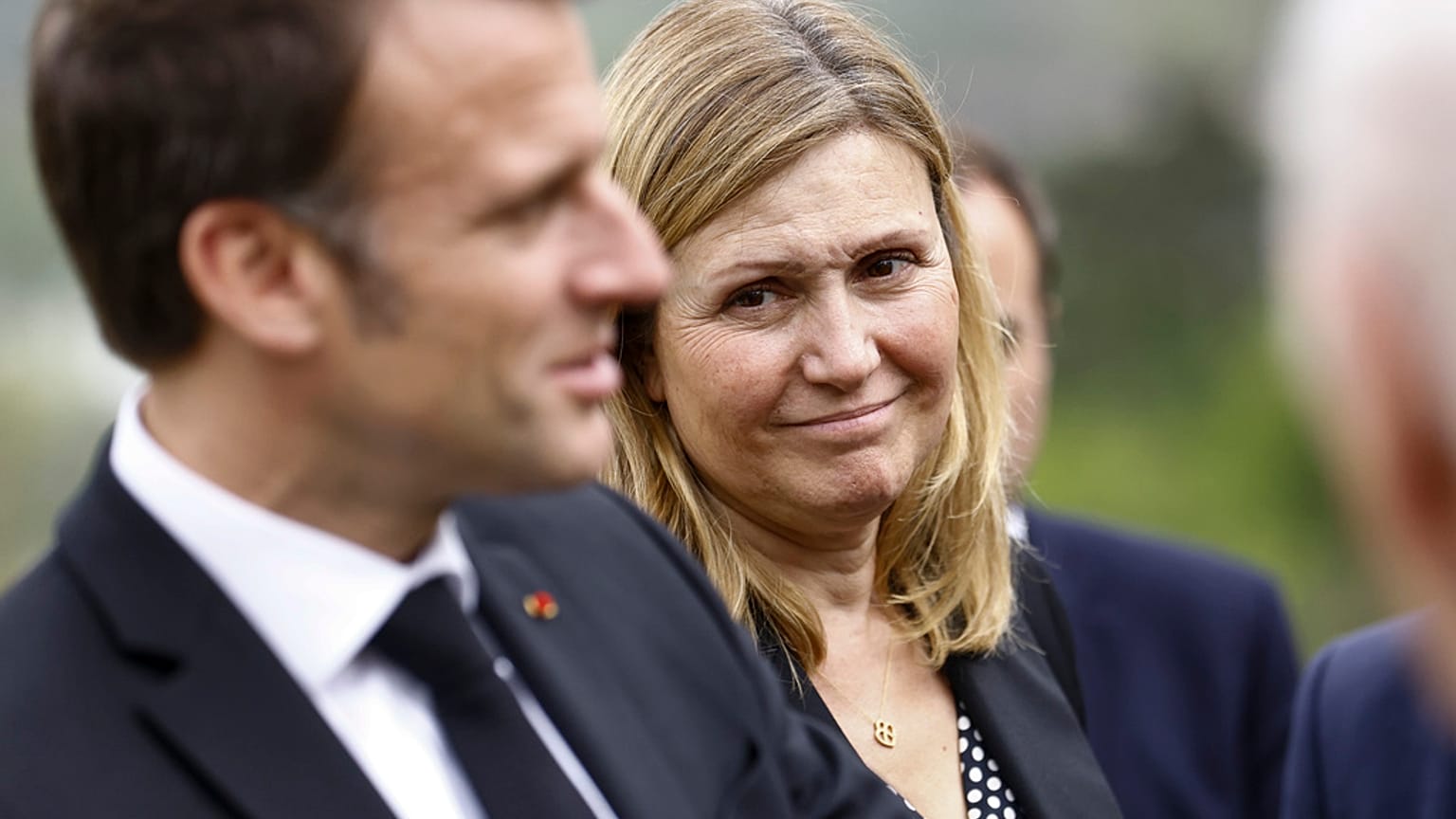 A francia nemzetgyűlés régi-új elnöke Macron társaságában 2024 áprilisában