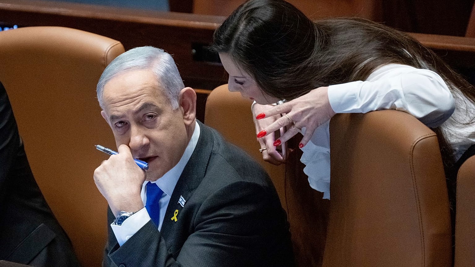 El primer ministro de Israel, Benjamin Netanyahu, asiste a una sesión de la Knesset, el Parlamento de Israel, en Jerusalén, el miércoles 17 de julio de 2024.