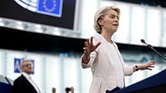 La Presidenta de la Comisión Europea, Ursula von der Leyen, se dirige al Pleno del Parlamento Europeo en Estrasburgo, el 18 de julio de 2024.