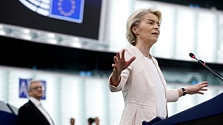 La présidente de la Commission européenne Ursula von der Leyen s'adresse à l'assemblée plénière du Parlement européen à Strasbourg, le 18 juillet 2024.