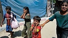 يعاني الأطفال في غزة من الصدمة من جراء القصف الإسرائيلي وأصوات الانفجارات الضخمة.