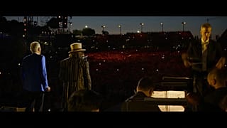Andrea Bocelli y Zucchero interpretan Miserere en el Teatro del Silenzio en Toscana.