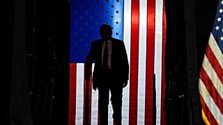 Candidato presidencial republicano, o ex-presidente Donald Trump, chega a um comício de campanha, sábado, 20 de julho de 2024, em Grand Rapids, Michigan.