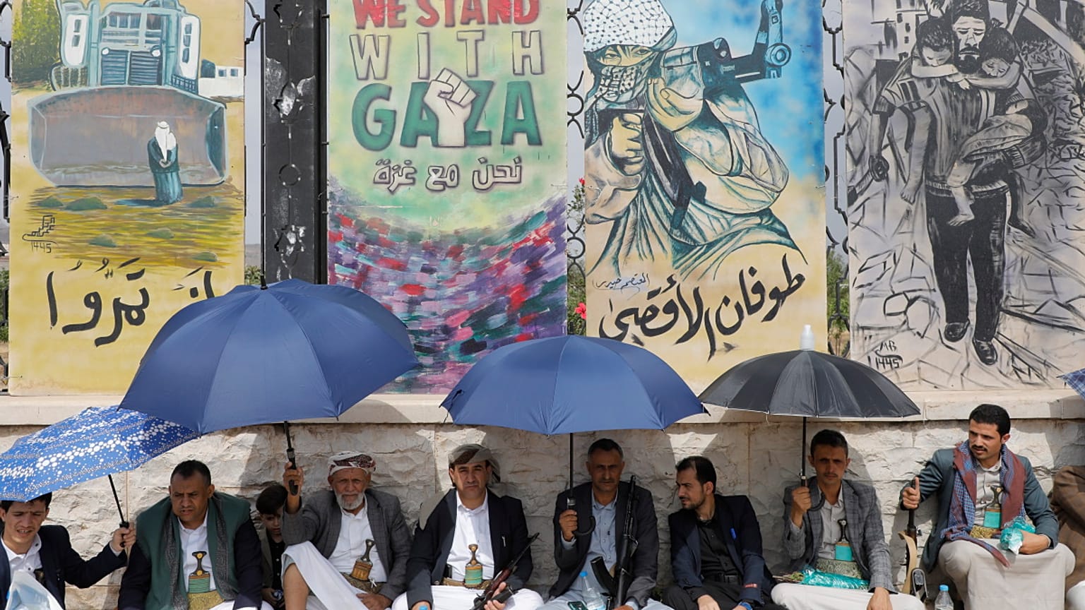 أنصار الحوثي يحضرون لمظاهرة مناهضة للولايات المتحدة في صنعاء، اليمن، الجمعة 12 يوليو، 2024. 