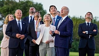 Il Presidente Joe Biden esce dal Giardino delle Rose della Casa Bianca a Washington, 27 settembre 2022.