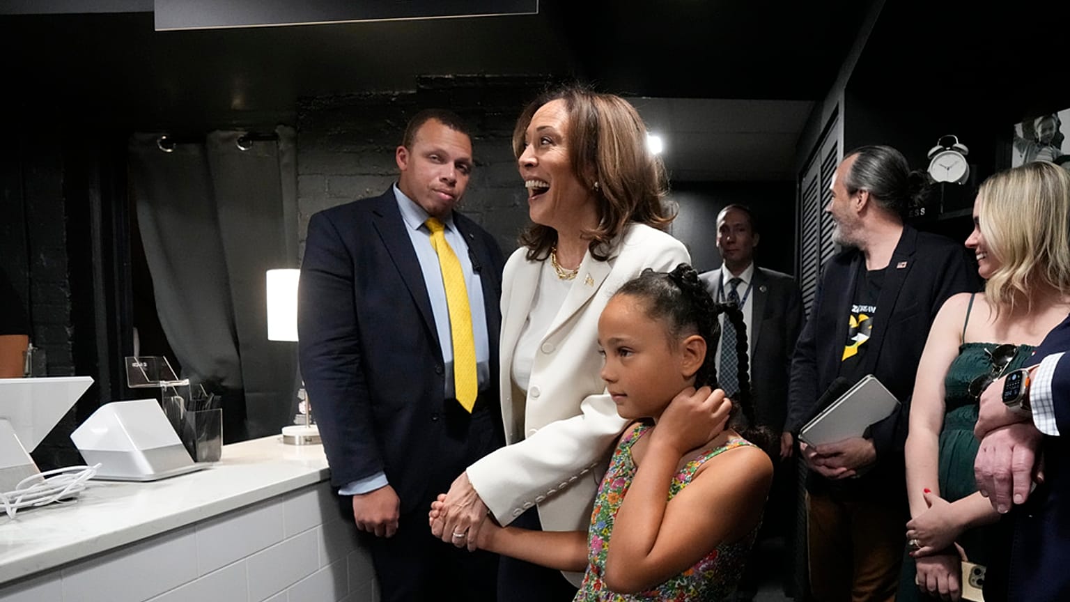 Le celebrità reagiscono all'abbandono della corsa presidenziale da parte di Joe Biden 