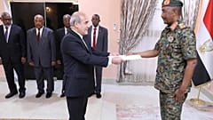 القائد العام للقوات المسلحة السودانية يلتقي السفير الإيراني- وكالة الأنباء السودانية