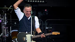 Bruce Springsteen es oficialmente multimillonario - En la foto: Springsteen y The E Street Band durante su gira mundial 2024 en Dyrskuepladsen en Odense, Dinamarca - 9 de julio de 2024.
