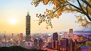 Die abendliche Skyline über Taipeh, Taiwan.