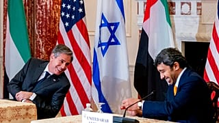 El secretario de Estado de los Estados Unidos, Antony Blinken, y el ministro de Relaciones Exteriores de los Emiratos Árabes Unidos, Abdullah bin Zayed Al Nahyan, en una conferencia de prensa conjunta en el Departamento de Estado de Washington - Andrew Harnick, AP