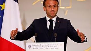 Эммануэль Макрон призывал к «политическому перемирию»