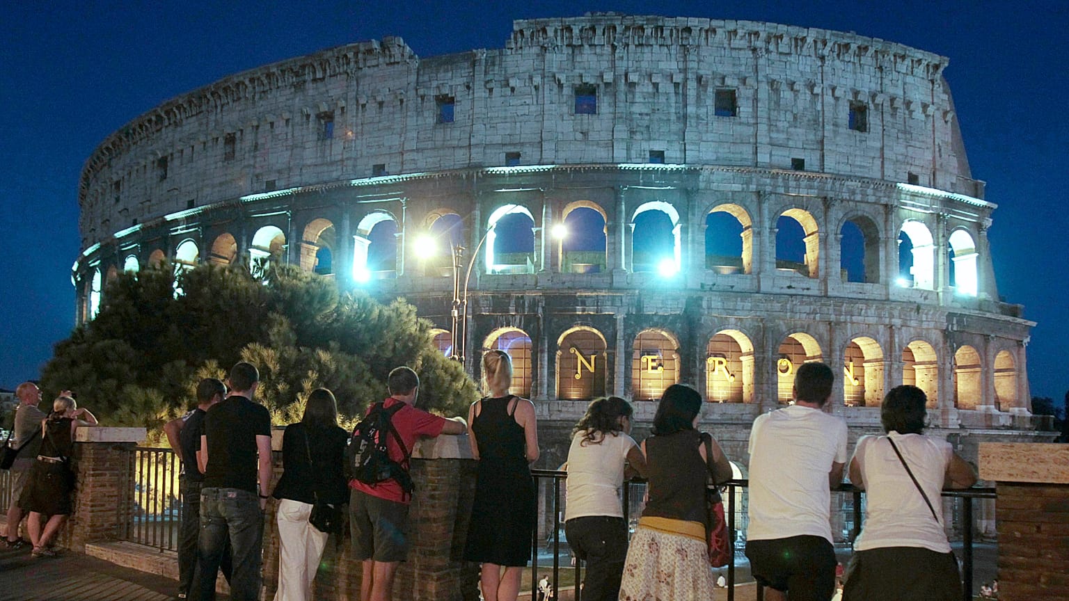 DOSSIER - Le Colisée de Rome la nuit, Italie, 2011