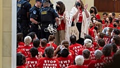 Göstericiler, İsrail'in politikalarını protesto ediyor, Cannon House Ofis Binası, Amerikan Kongre Binası, Washington, 23 Temmuz 2024. 