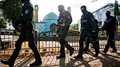 Des policiers près du Centre islamique de Hambourg